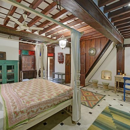 Отель Dodhia Haveli Ахмедабад Экстерьер фото