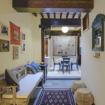 Отель Dodhia Haveli Ахмедабад Экстерьер фото