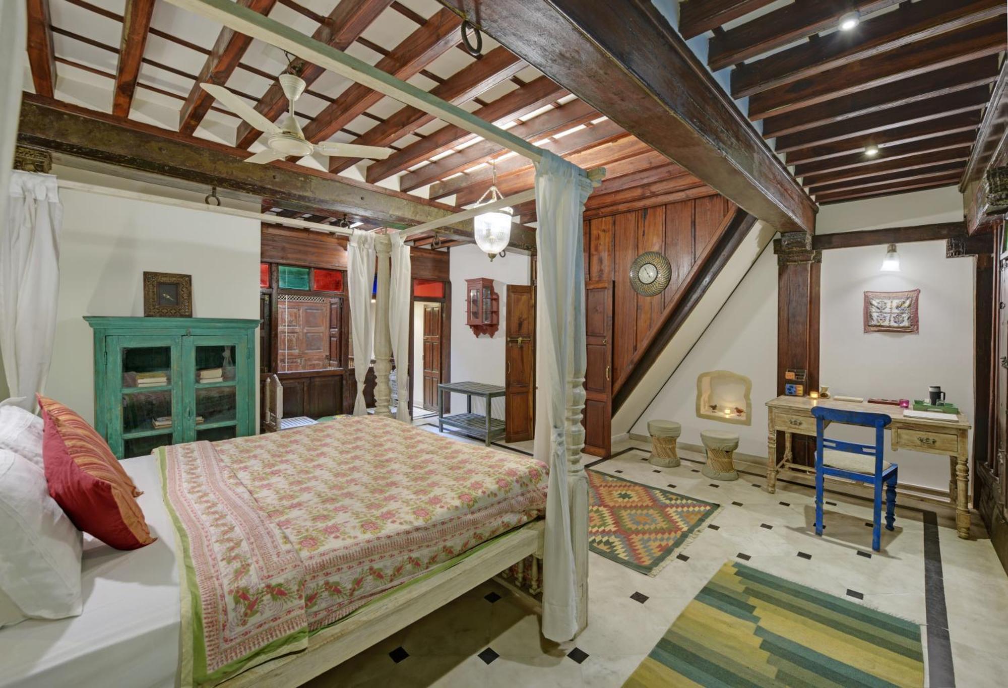 Отель Dodhia Haveli Ахмедабад Экстерьер фото