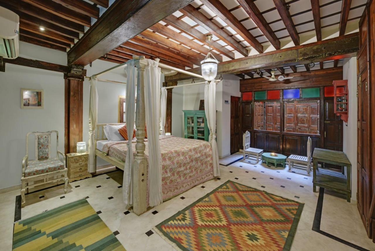 Отель Dodhia Haveli Ахмедабад Экстерьер фото