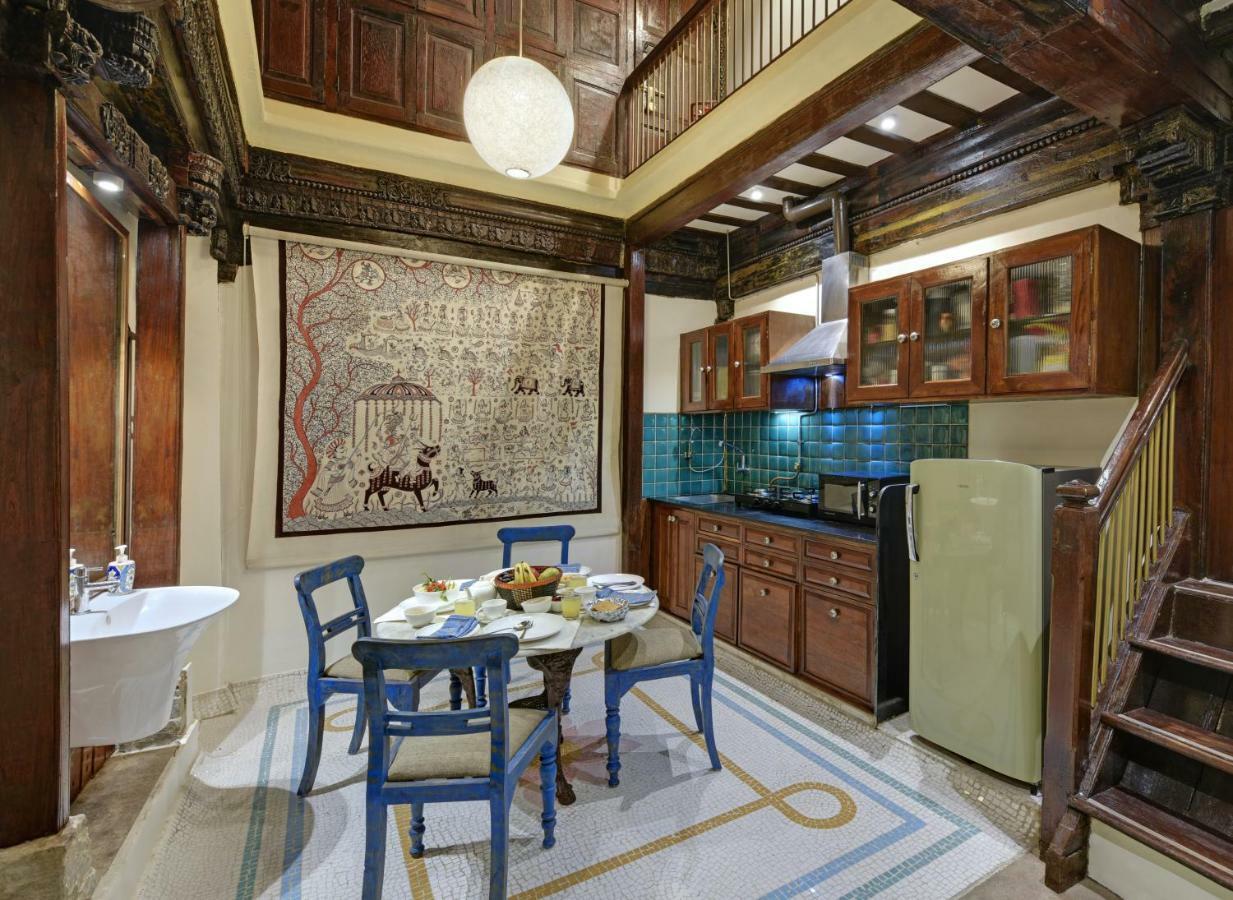 Отель Dodhia Haveli Ахмедабад Экстерьер фото